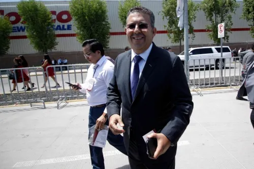 Reta Treviño a Biestro a comprobarle que ha sido beneficiado por el morenovallismo