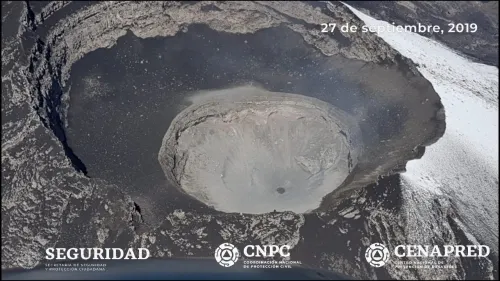 Especialistas realizaron sobrevuelo de reconocimiento al cráter del Popocatépetl