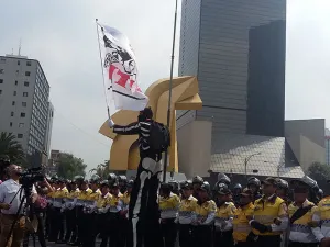 Cercan a maestros de la CNTE en Reforma y Zaragoza