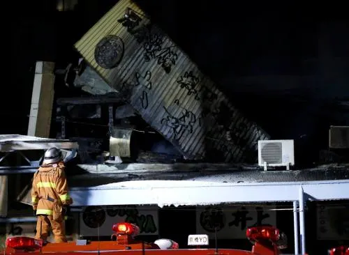 Incendio destruye parte del mercado de pescado de Tokio