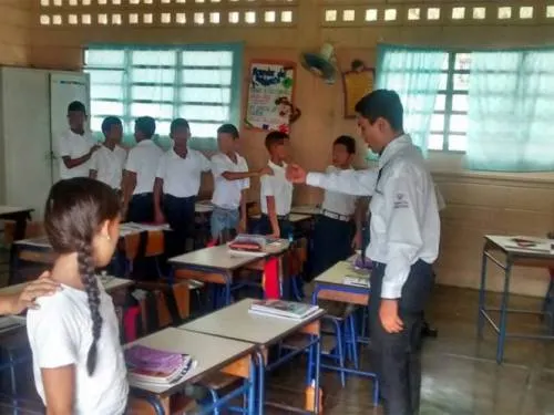 ¡Hambre en Venezuela! Hasta el “lunch” se roban niños en el recreo