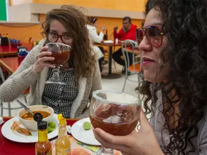 Capitalinos se ‘curan’ la resaca luego del festejo navideño
