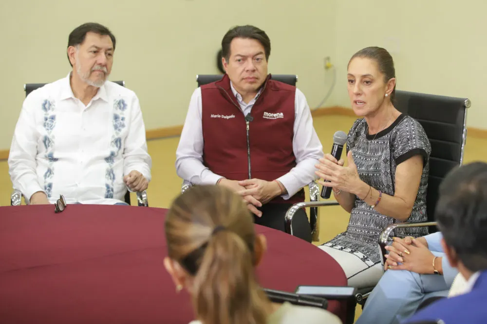 Claudia Sheinbaum se reúne con periodistas de Puebla