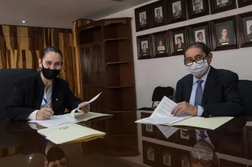 Firman convenio de colaboración HUP e IMSS para garantizar atención bilateral de derechohabientes