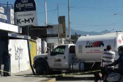 Pipero provoca carambola en Xonacatepec y huye