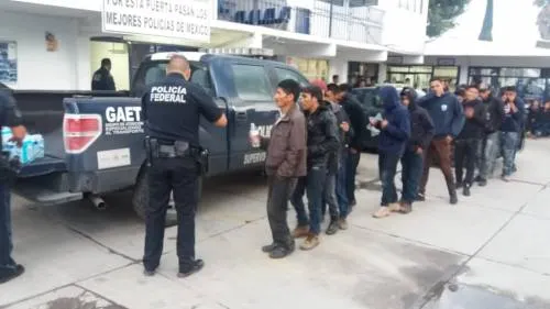 VIDEO: Se frustró el sueño “americano” de 52 centroamericanos al ser detenidos en Amozoc