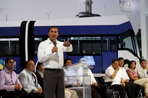 Revisa el gobierno deuda ante Banobras y proyecto del Metrobús