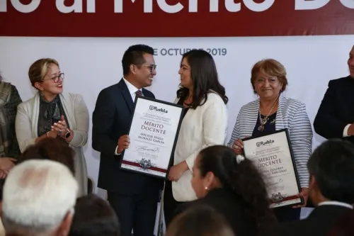 Reconocen a ganadores del Premio al Mérito Docente