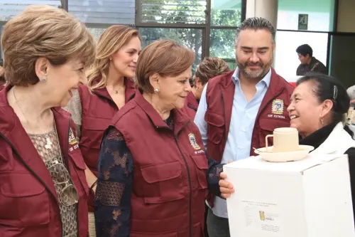 Entrega SEDIF apoyo a adultos mayores