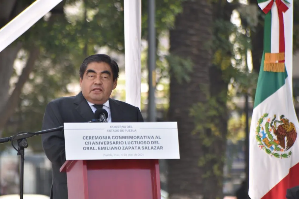 Si no heredero, uno o más aspirantes afines sí le harán falta