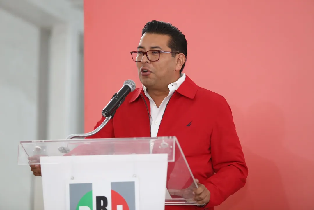 Recurre Néstor Camarillo a pobladores de El Molino para defender su senaduría indígena