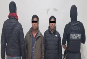 Detienen FGE y SSP a dos hombres en Hueyapan por delitos contra la salud y portación de arma de fuego