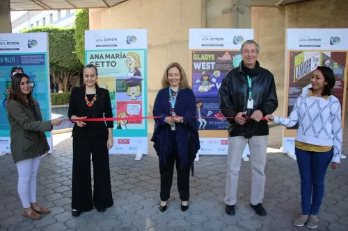 Inaugura IBERO Puebla corredor de infografías en honor a mujeres científicas