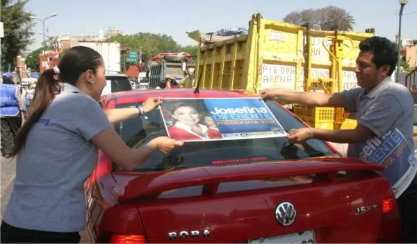 PAN Puebla realiza volanteo a favor de Josefina previo al debate presidencial