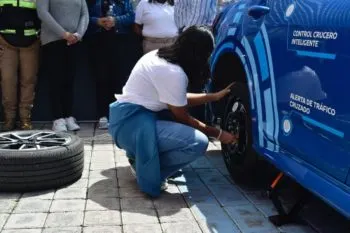 Ayuntamiento de San Pedro Cholula ofrece cursos de manejo para mujeres
