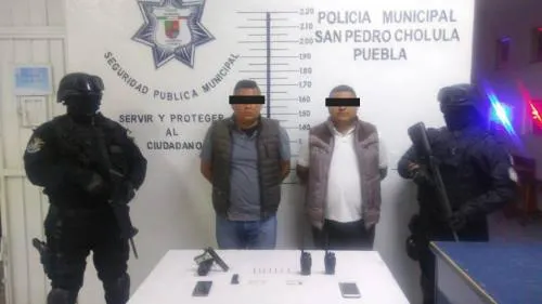 Detiene policía de San Pedro Cholula a 2 individuos por portación de arma