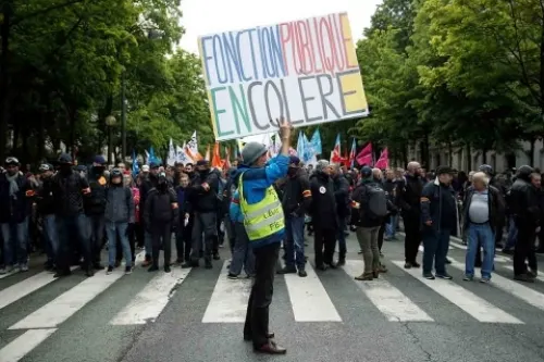 ‘Chalecos amarillos’ vuelven a tomar las calles de Francia