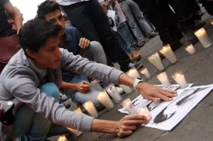 Marcha de estudiantes genera vandalismo en Puebla