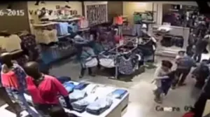 Banda de mujeres roba tienda de ropa en Puebla