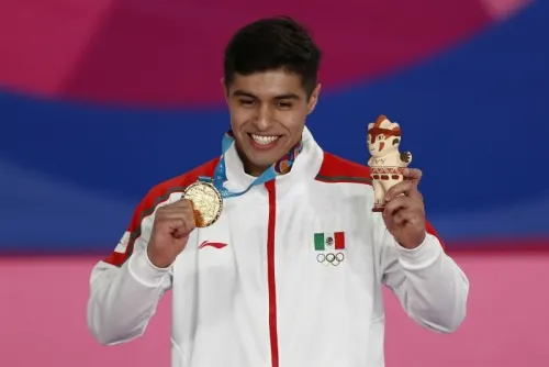 Isaac Nuñez obtiene medalla de oro en barras paralelas