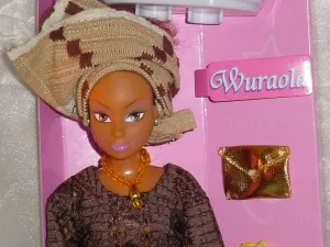 Crea ”Barbie africana” para regalarsela a su sobrina, ahora son todo un éxito