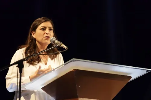 Claudia Rivera se suma a la compra de boletos del avión presidencial