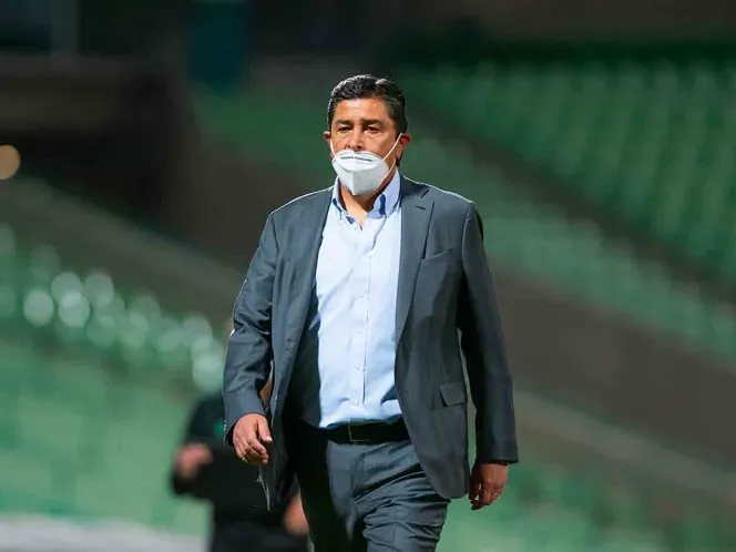 Luis Fernando Tena, primer técnico cesado del torneo