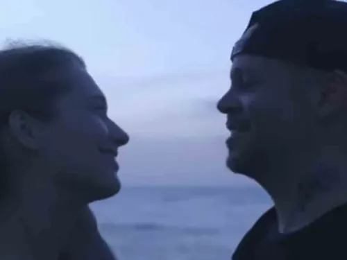 Todos los besos en todos los idiomas; Messi, Canelo y Ricky Martin en video de Residente