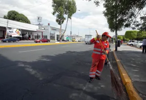 Personal de limpia incumple con uso de uniformes
