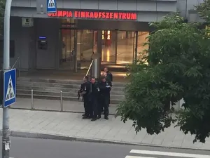 VIDEO: Balacera en centro comercial de Munich deja varios muertos