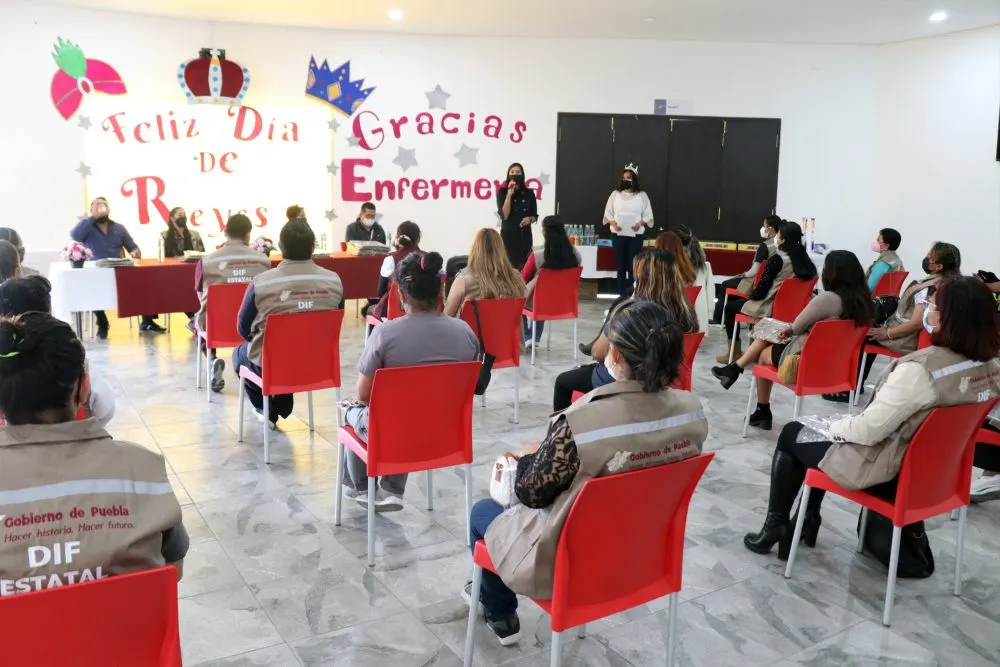 Reconoce SEDIF a personal de enfermería de casas de asistencia