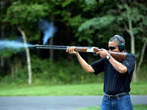 Conservadores recriminan a Obama por fotografía con escopeta