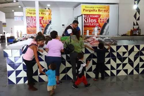 Mercado de Pescados y Mariscos está a menos del 40% de su capacidad, admite Segom