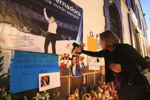 Poblanos organizan memorial para Martha Erika Alonso y Rafael Moreno Valle