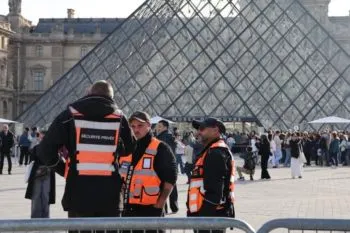 Investigación sobre robo de joyas de Louvre conduce a cinco nuevos arrestos