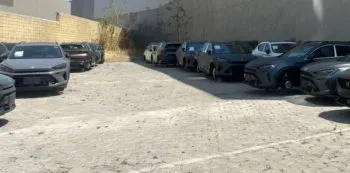 Roban llantas de 16 autos de agencia Cupra de Angelópolis