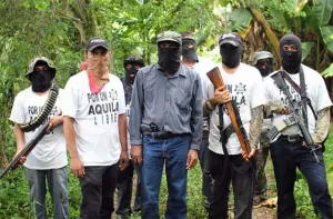 Federación y autodefensas negocian posible desarme: Segob