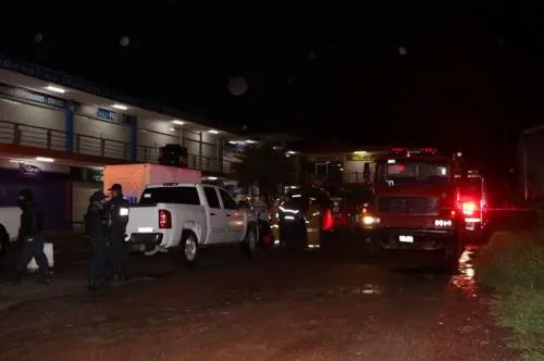 Personal de PEMEX y Protección Civil trabaja para controlar la fuga de gas al norte de la Cuidad