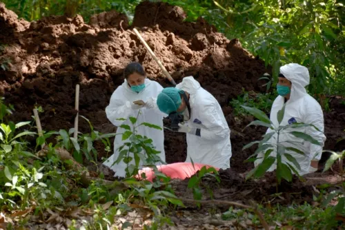En México, 4 mil 974 cuerpos fueron abandonados en fosas clandestinas:Alejandro Encinas