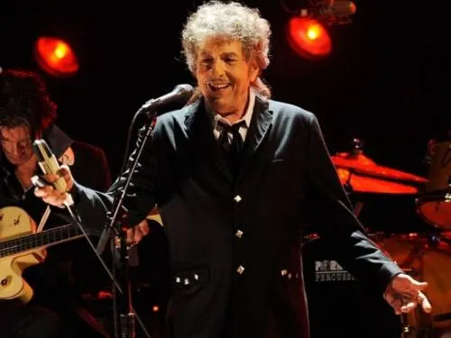 Subastan por casi 30 mil dólares carta de Bob Dylan