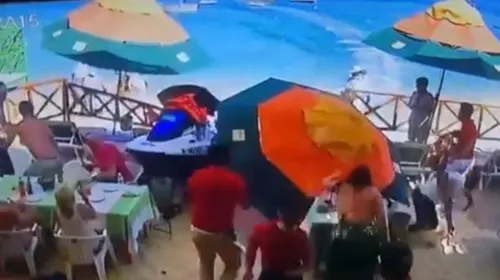 Moto acuática arrolla a comensales de restaurante en Cabo San Lucas