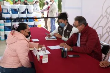 Gestiona SEP apoyo a preescolar que no recibe mobiliario desde hace 35 años