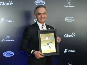 Mancera recibe premio internacional por Movilidad