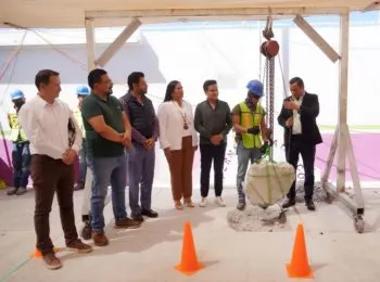 Inicia gobierno de Texmelucan construcción de dos techados en preescolares