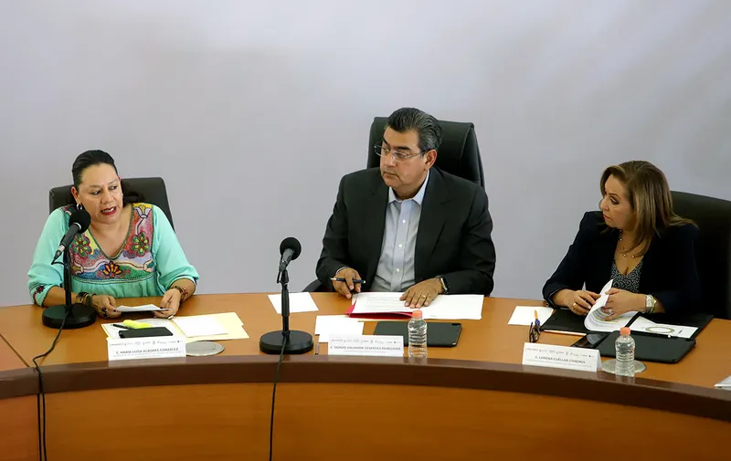 La titular de Semarnat, María Luisa Albores; el gobernador de Puebla, Segio Salomón Céspedes, y la gobernadora de Tlaxcala, Lorena Cuéllar. Foto: Daniel Casas / esimagen.mx