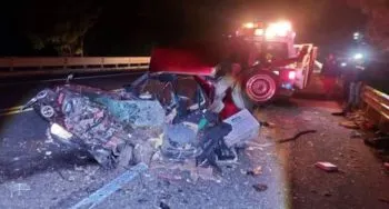 Choque frontal de tractocamión contra un vehículo particular deja saldo de dos muertos en la México-Tuxpan