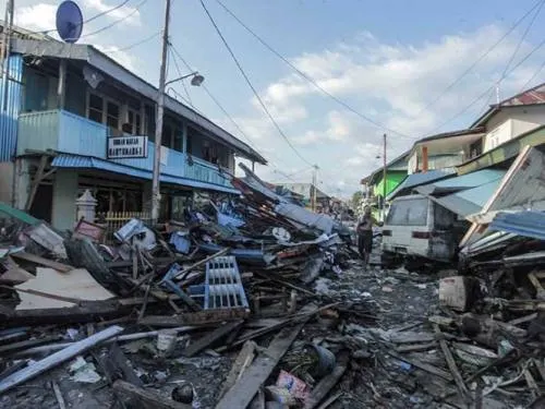 Alerta de tsunamis falló en Indonesia; suman 844 muertos