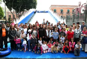 Dinorah López de Gali convive con familias en el Mundo de los Deseos 2015