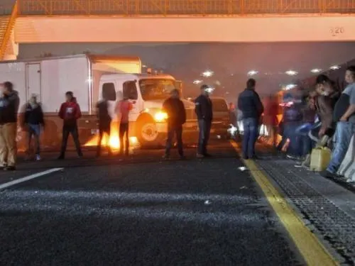 Campesinos bloquean por casi 8 horas la México-Puebla