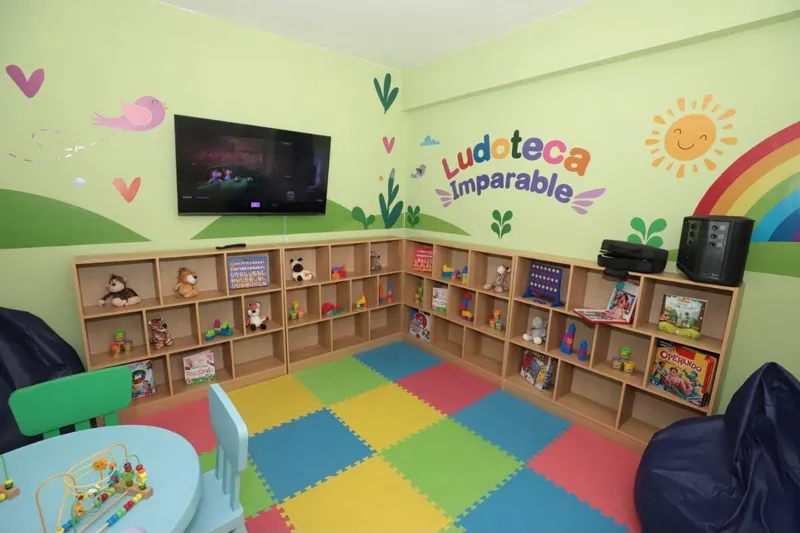 Ludoteca, sala de lactancia y espacios de atención psicológica para mujeres